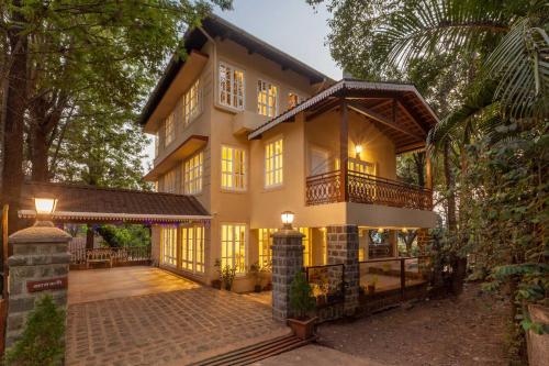 Antilia Villa Luxurious AC Swimming pool — 5-Star Luxury Hotel in Panchgani, India