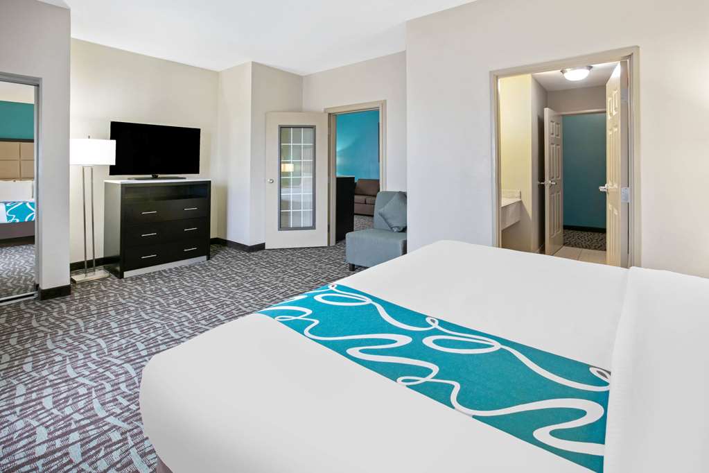 La Quinta Inn & Suites by Wyndham Paris - photo 22