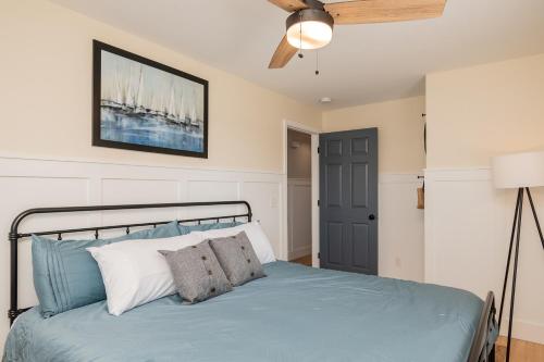 Sawyers Shore Shack by Oak Island Accommodations - photo 23