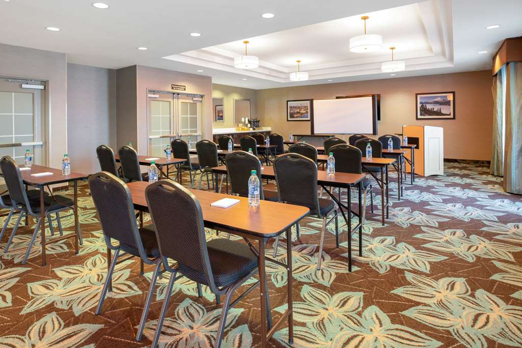 La Quinta Inn & Suites by Wyndham Bellingham - photo 61
