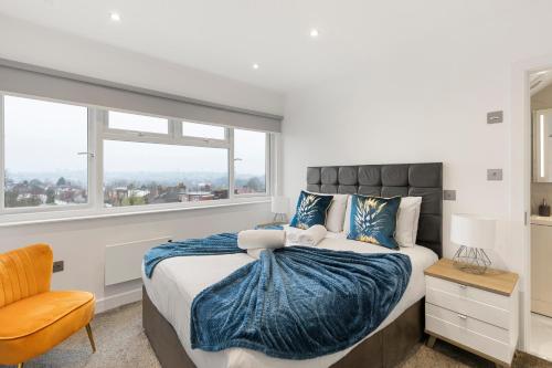 Luxurious 2 BR Apartment Sleeps 6 — 4-Star Luxury Hotel in London, United Kingdom