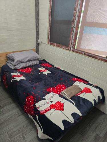 206 Lovely Room with cool fan with full amenities & Free Wi Fi