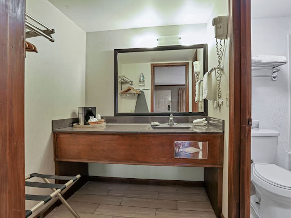 Red Roof Inn Uhrichsville - photo 21