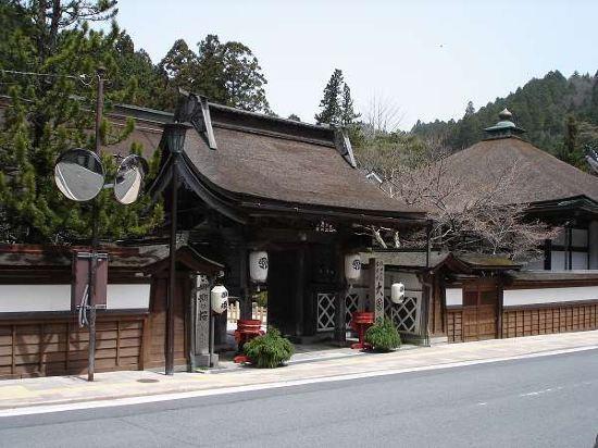 Daienin - carbon neutral hotel in Koya