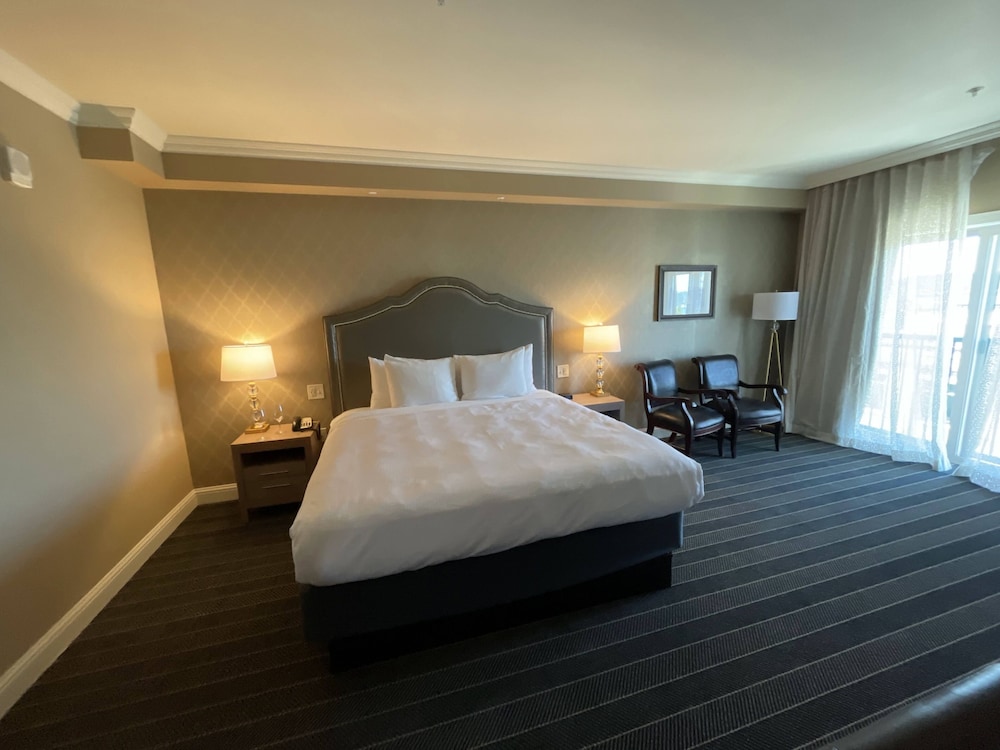Majestic Inn & Spa - photo 10