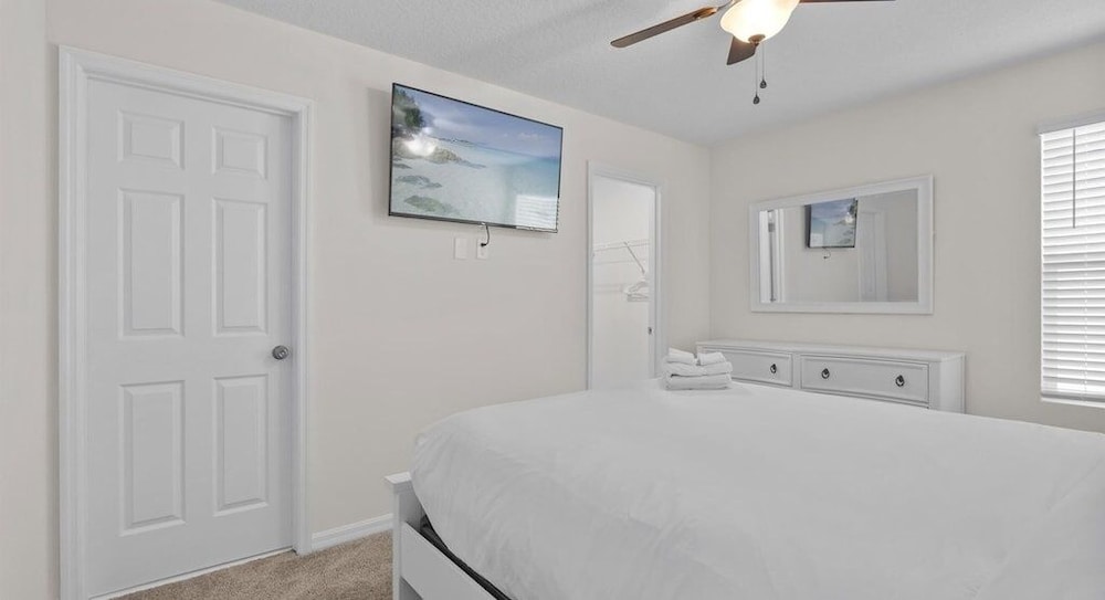 Lake View Solara Resort 6 Bed private Pool 6 Bedroom Home - photo 4
