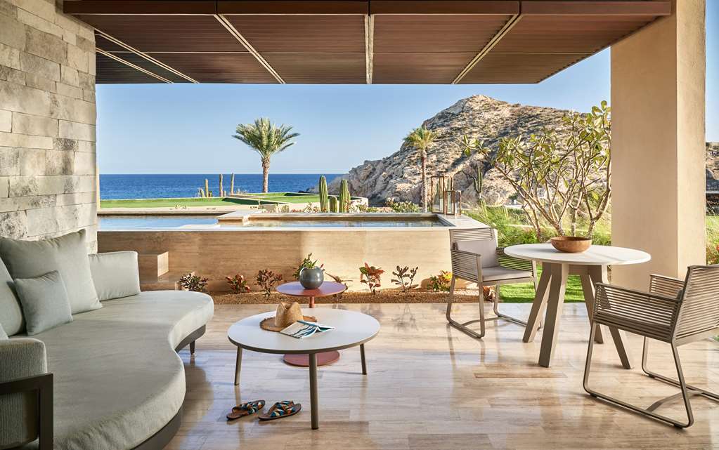MLC Guestroom Marea Suite Master Patio