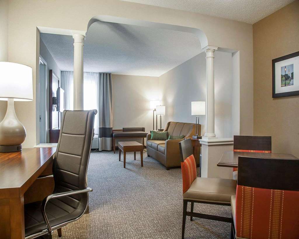 Comfort Suites West Warwick Providence - photo 11