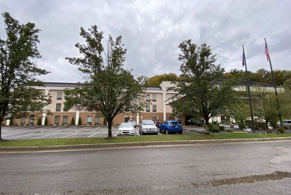 Wingate by Wyndham Buckhannon - photo 2