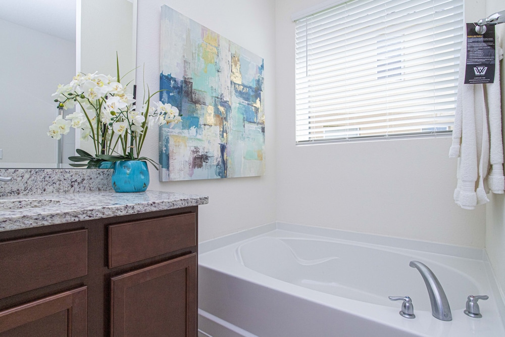 Gorgeous 5Bd w Pool & Jacuzzi @ Solterra Resort 6071 - photo 35