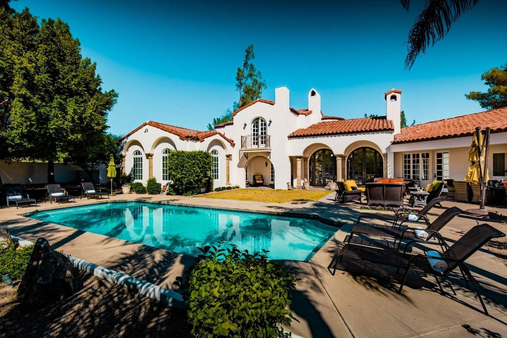 Catalina by AvantStay Private Grand Estate Backyard & Pool - photo 27