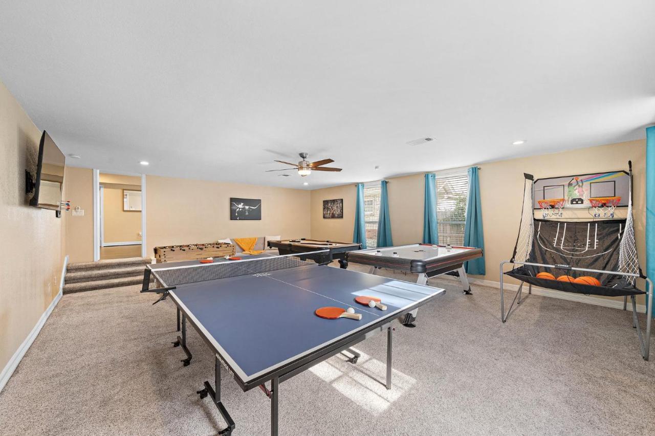 Nr DT Med Center Midtown Sleeps 16 Game Room in Houston, United States