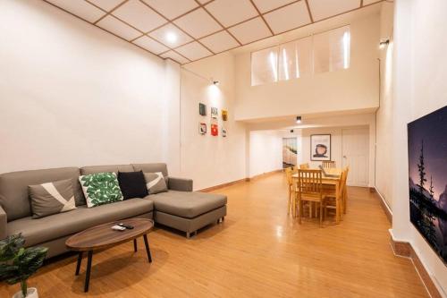 5 BR with 6mins walk to MRT Rama 9