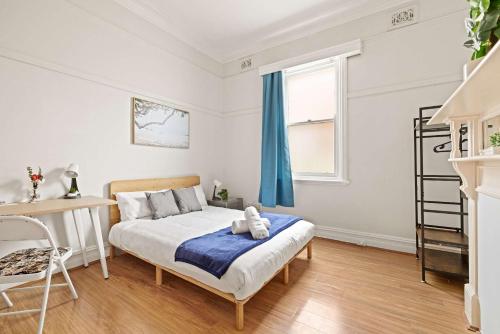 Welcoming Double Room Central Location in Carlton Shared Bathroom - carbon neutral hotel in Sydney