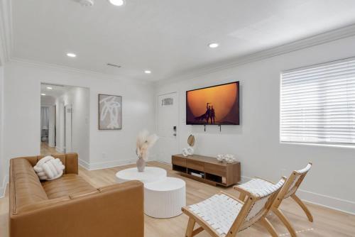Scandinavian Design Top Unit Games Sleeps 10 — 4-Star Luxury Hotel in Los Angeles, United States