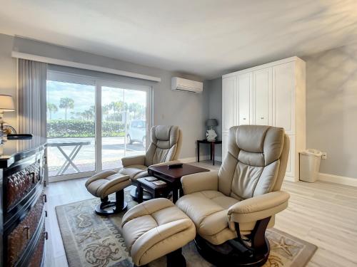 MC315 Mariner's Cove by RedAwning - photo 9