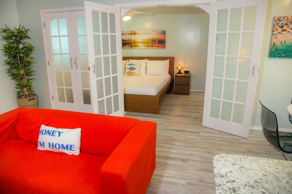 St Pete Beach Suites - photo 18