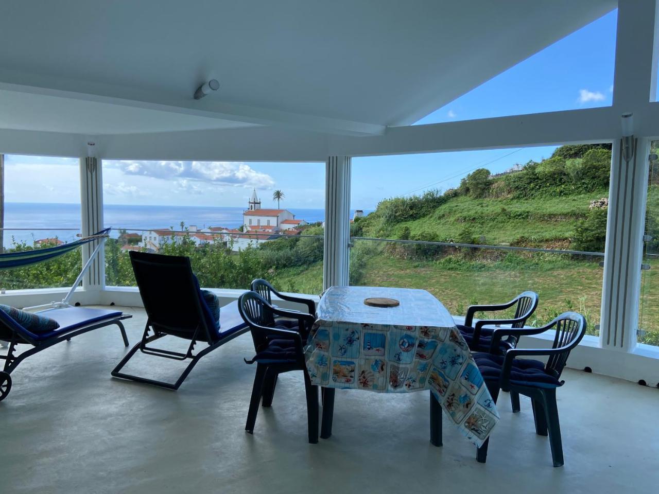 Moradia Terra Chã Sea View 1 to 4 pers — hotel in Lajes Das Flores