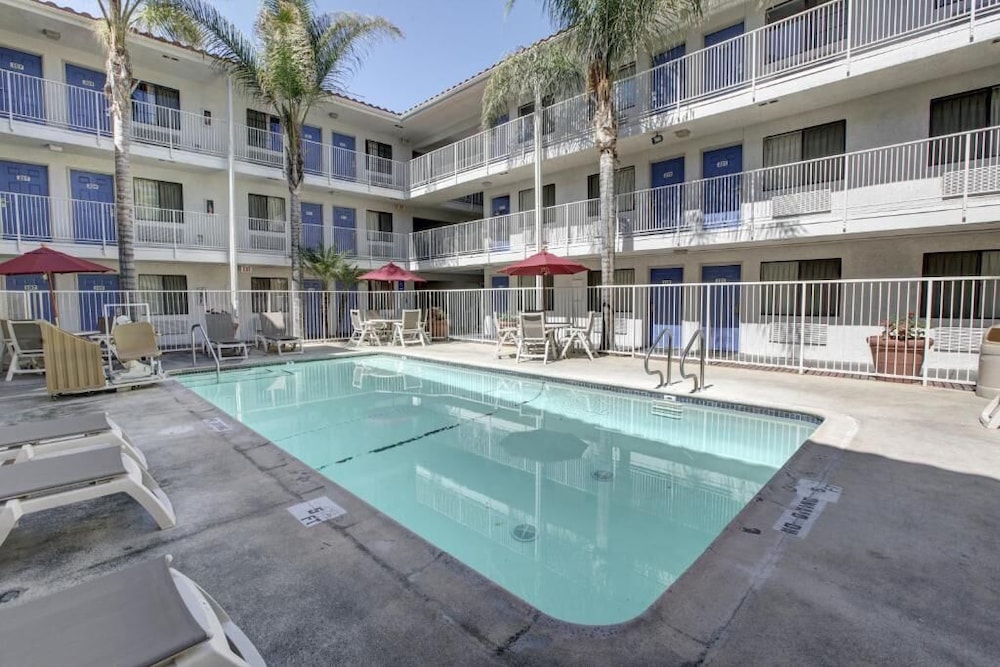 Studio 6 Suites Bellflower Ca Los Angeles - photo 13