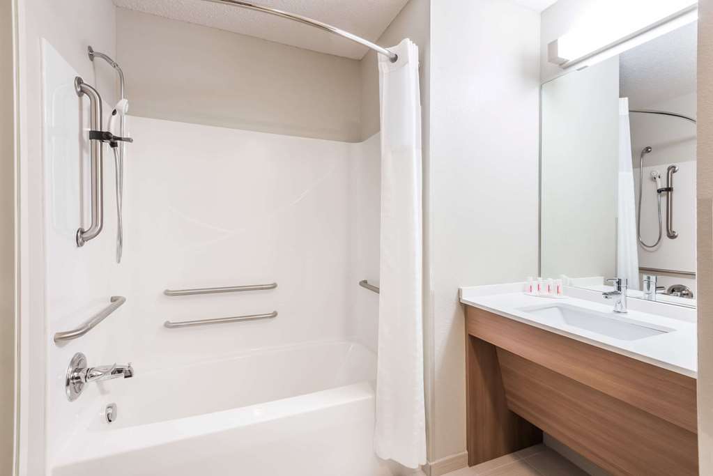 Microtel Inn & Suites By Wyndham New Martinsville - photo 8