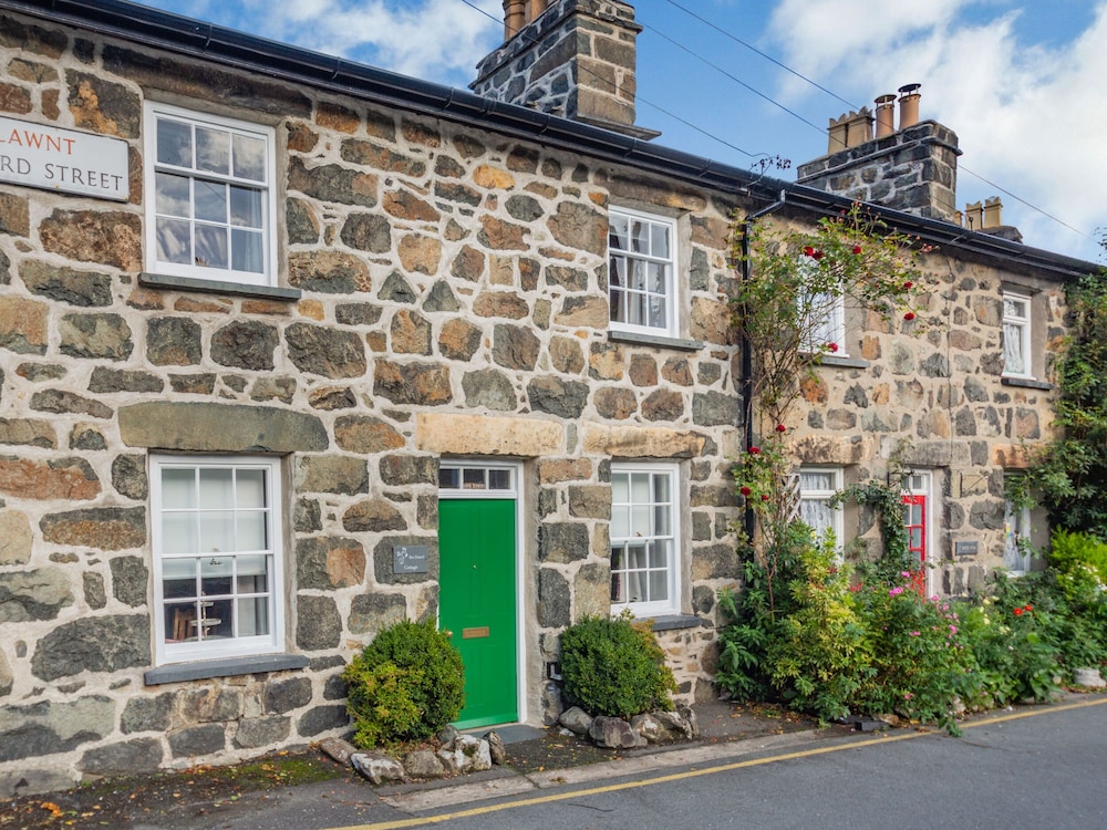 Bro Dawel - carbon neutral hotel in Dolgellau