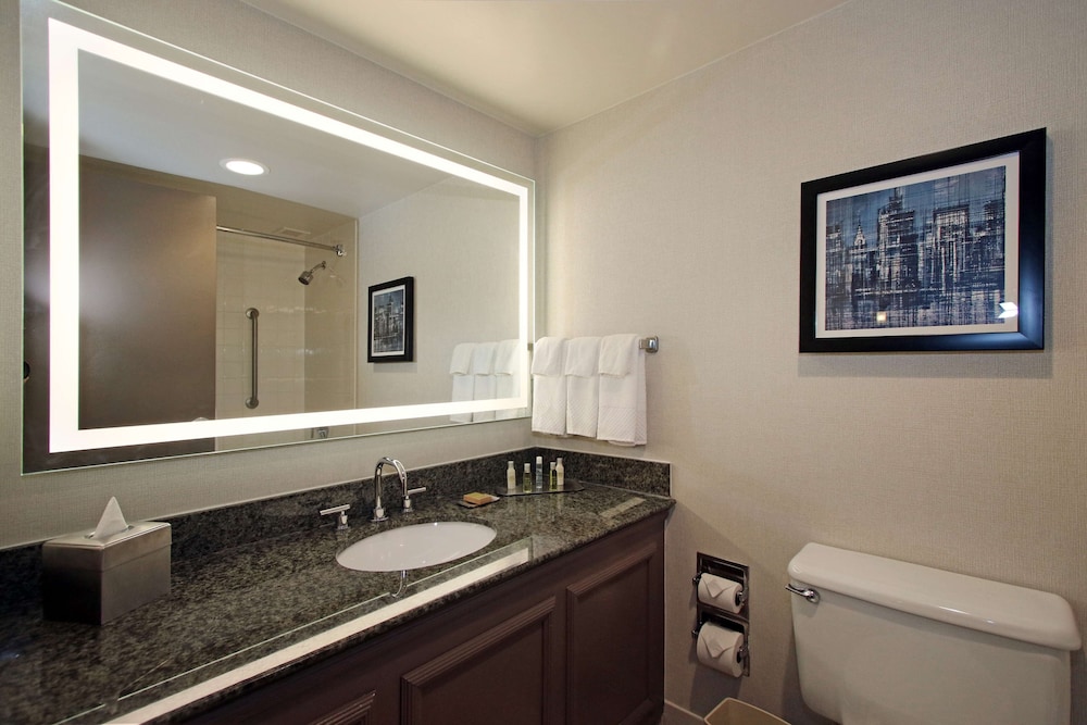 DoubleTree by Hilton Hotel Newark Airport - photo 39