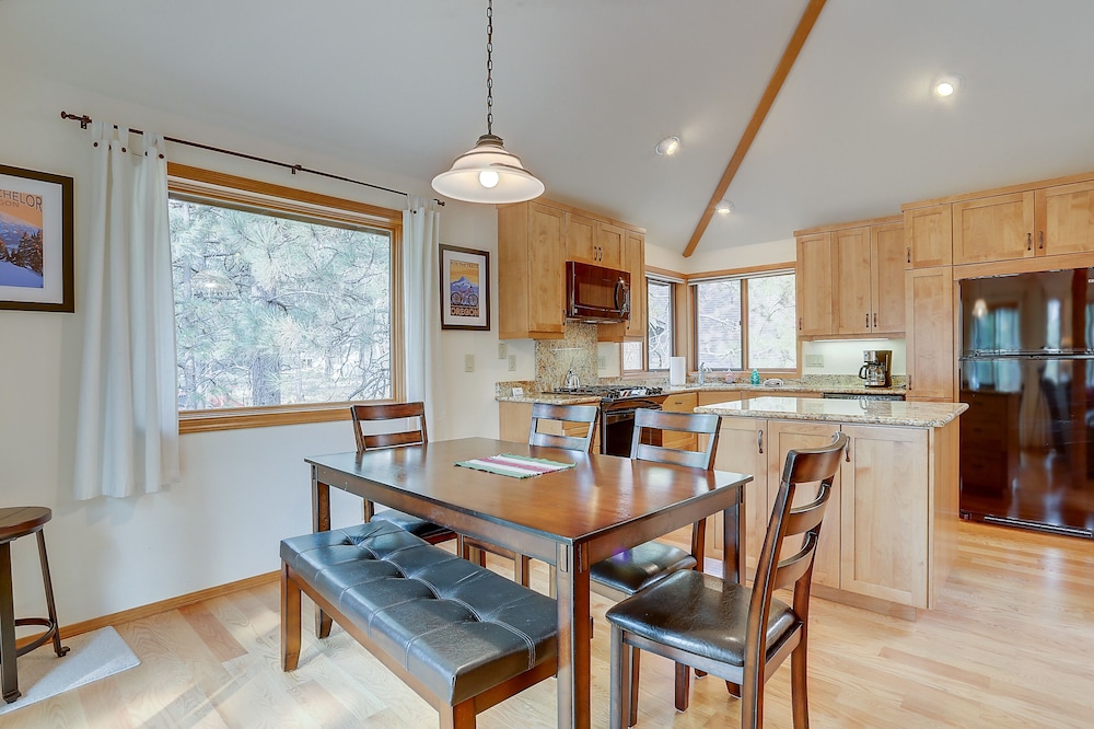 7 Cedar Private Cul de sac include Hot Tub with Forest View by RedAwning - photo 6