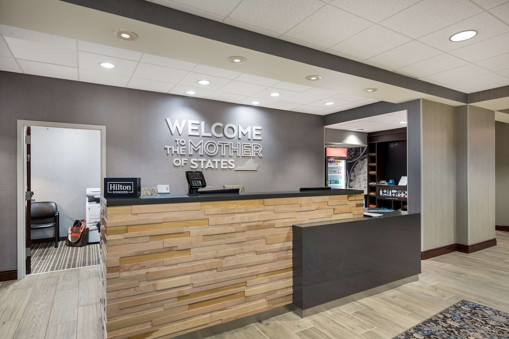 Hampton Inn & Suites Fredericksburg at Celebrate Virginia - photo 3