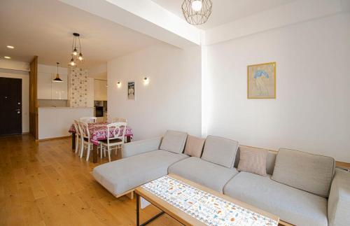 Vake Chic 2BR Comfort Home By Wehost