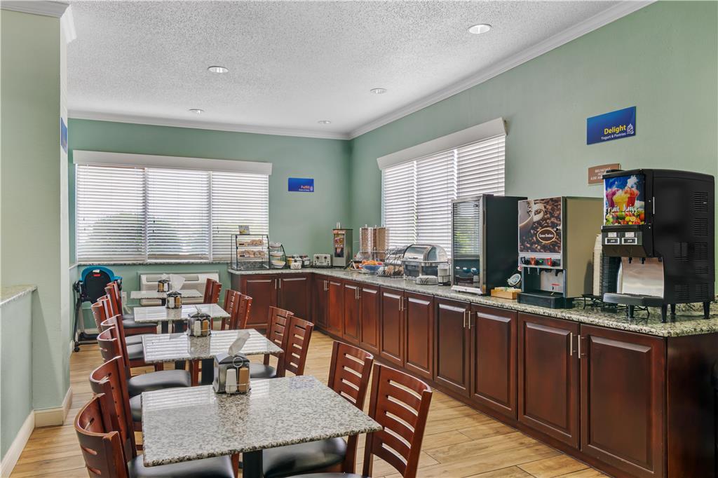 Best Western Teal Lake Inn - photo 8