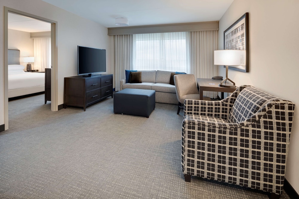 Embassy Suites by Hilton Detroit Troy Auburn Hills - photo 30