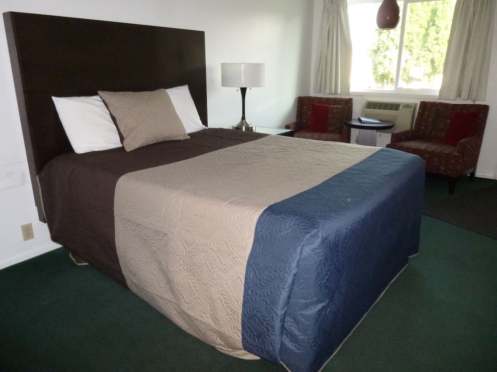 Cougar Land Motel - photo 4