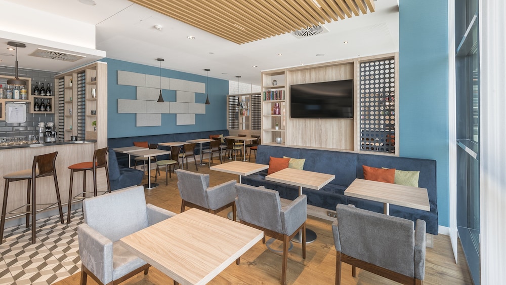 Holiday Inn Express Hotel & Suites Schulenburg an IHG Hotel - photo 3