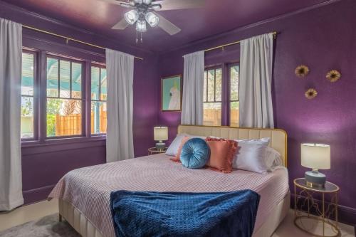 8 beds Steps 2 Ocean Center Cowboy Pool Beach in Daytona Beach, United States