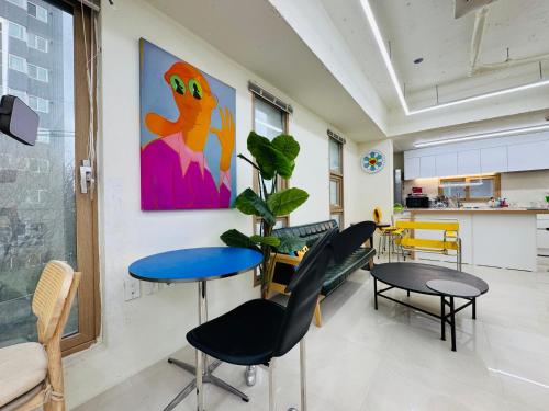 401 Atelier Seongsu Riverside Loft Cherry Blossom Road Han River airport bus — 4-Star Luxury Hotel in Seoul, South Korea