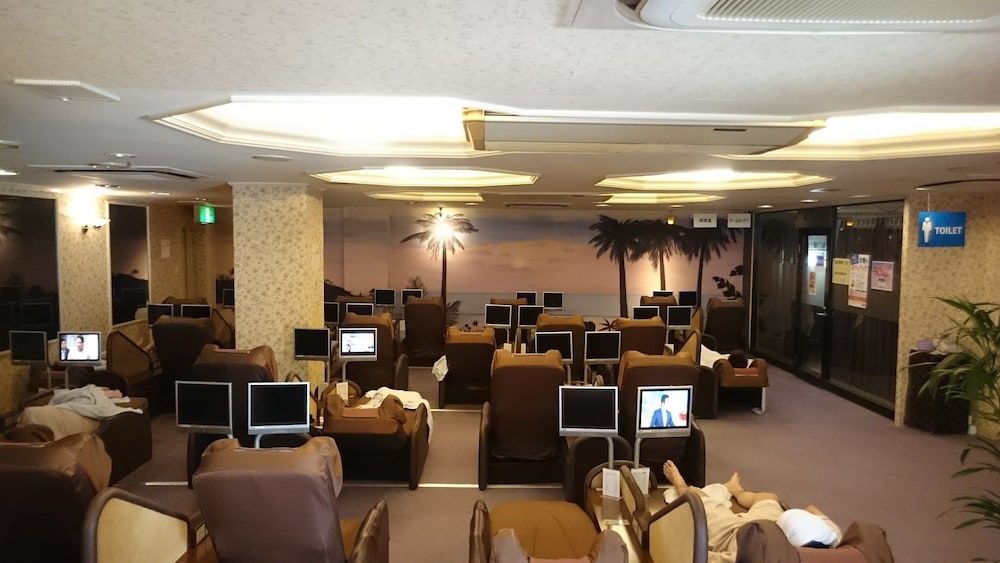 Hiroshima Capsule Hotel & Sauna New Japan EX Caters to Men - carbon neutral hotel in Hiroshima