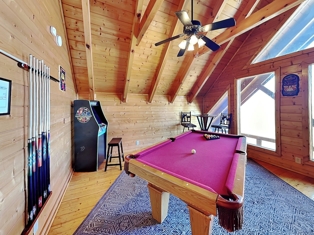 Mountain Views — 4-Star Luxury Hotel in Sevierville, United States