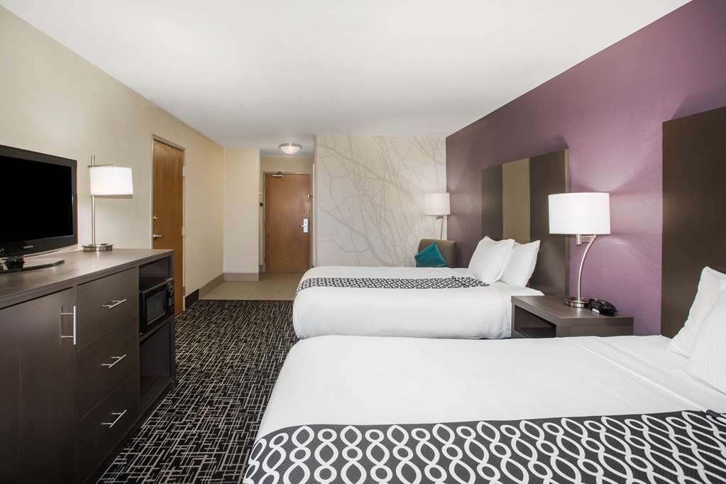 La Quinta Inn & Suites by Wyndham Pontoon Beach - photo 25