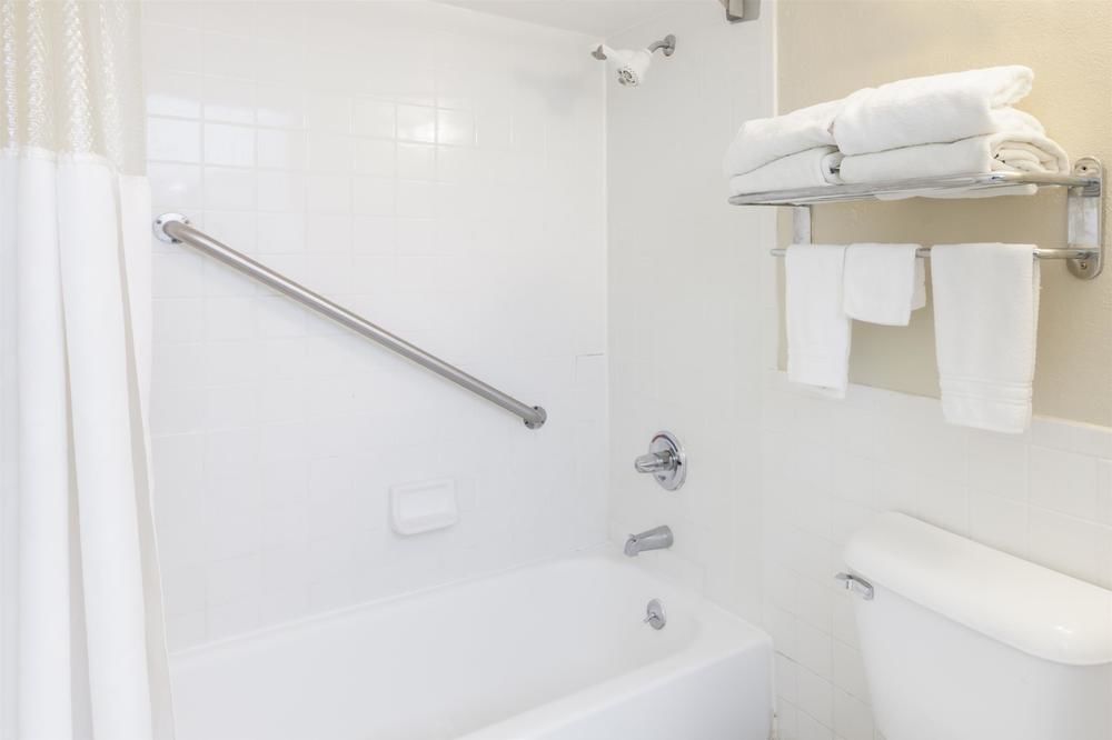 Ramada Clinton - photo 3