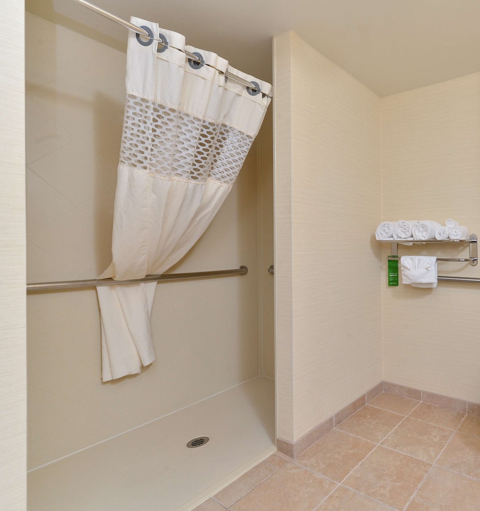 Hampton Inn Rock Springs - photo 26