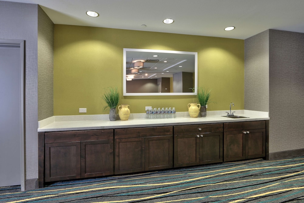 Hampton Inn & Suites Albuquerque Airport - photo 38