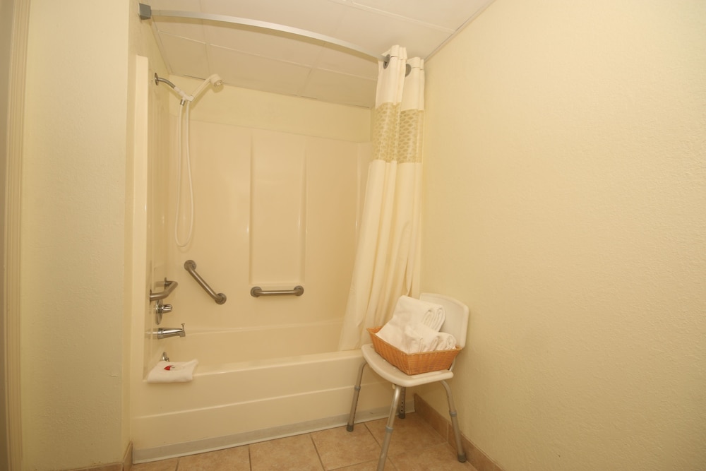 Hamilton Inn Jonesville NC - photo 30