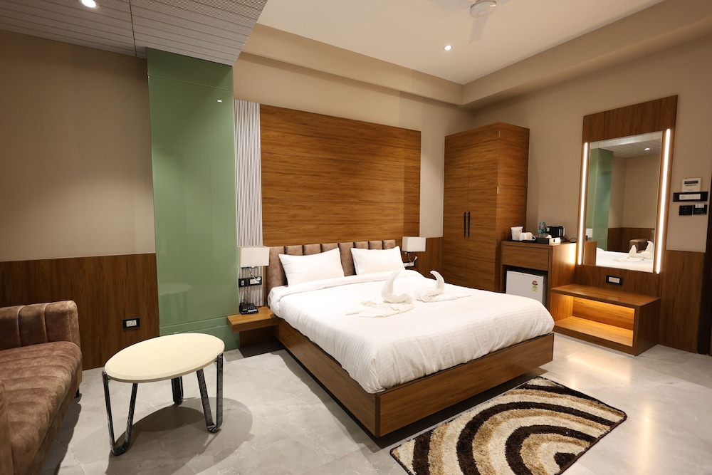 The Srm Crystal - carbon neutral hotel in Kanpur