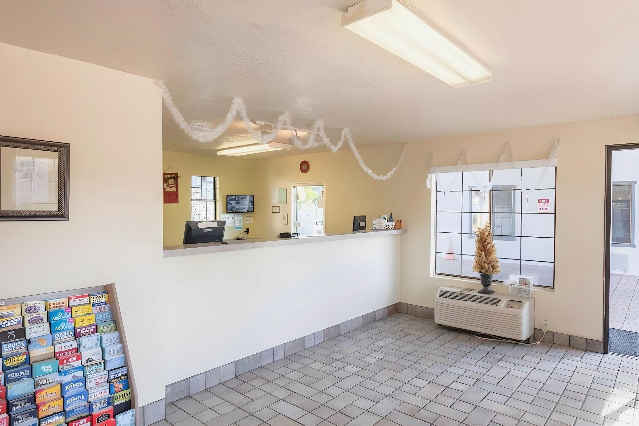E Z 8 Motel Old Town - photo 8