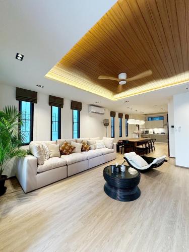 Asok house Sukhumvit27 Free BF