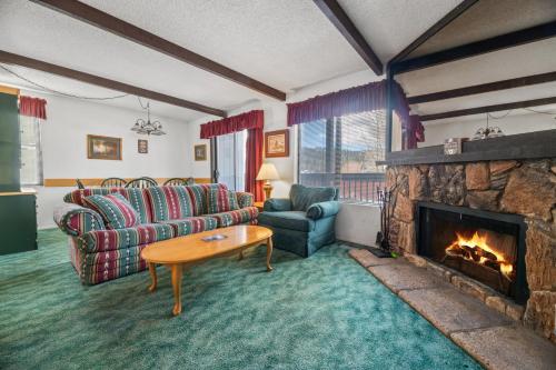 Boulder Bay Chalet Condo Mountain charm condo with lake view and WIFI — 4-Star Luxury Hotel in Big Bear Lake, United States
