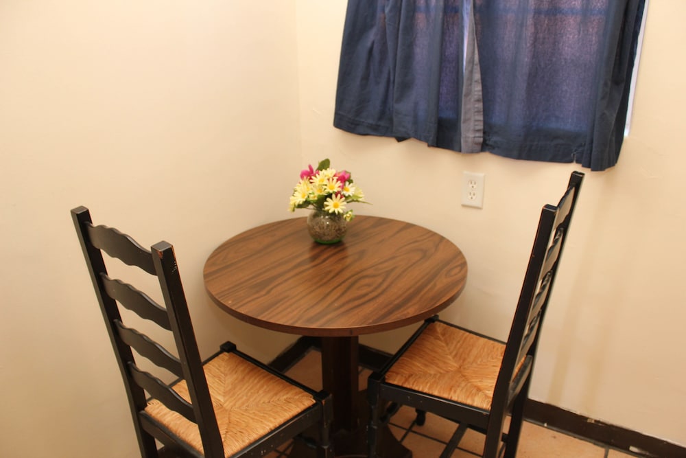 La Siesta Motel - photo 19