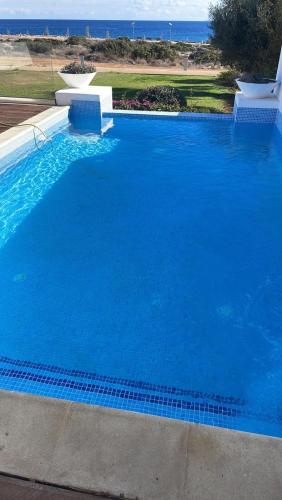 Luxury Bay View Villa 20 Right On Τhe Beach