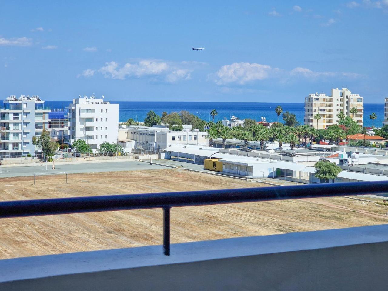 Charming 3 Bed Duplex with Stunning Sea View - last minute hotel in Larnaca