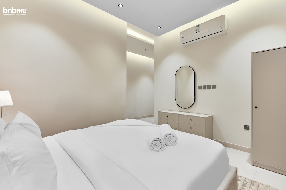 bnbmehomes Aesthetic 3BR nr Airport D4 — 4-Star Luxury Hotel in Riyadh, Saudi Arabia